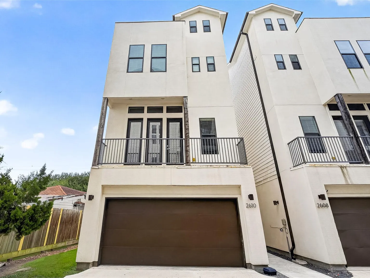 3 bed, 3.5 bath, 1889 sqft, $2,700 — Photo 1