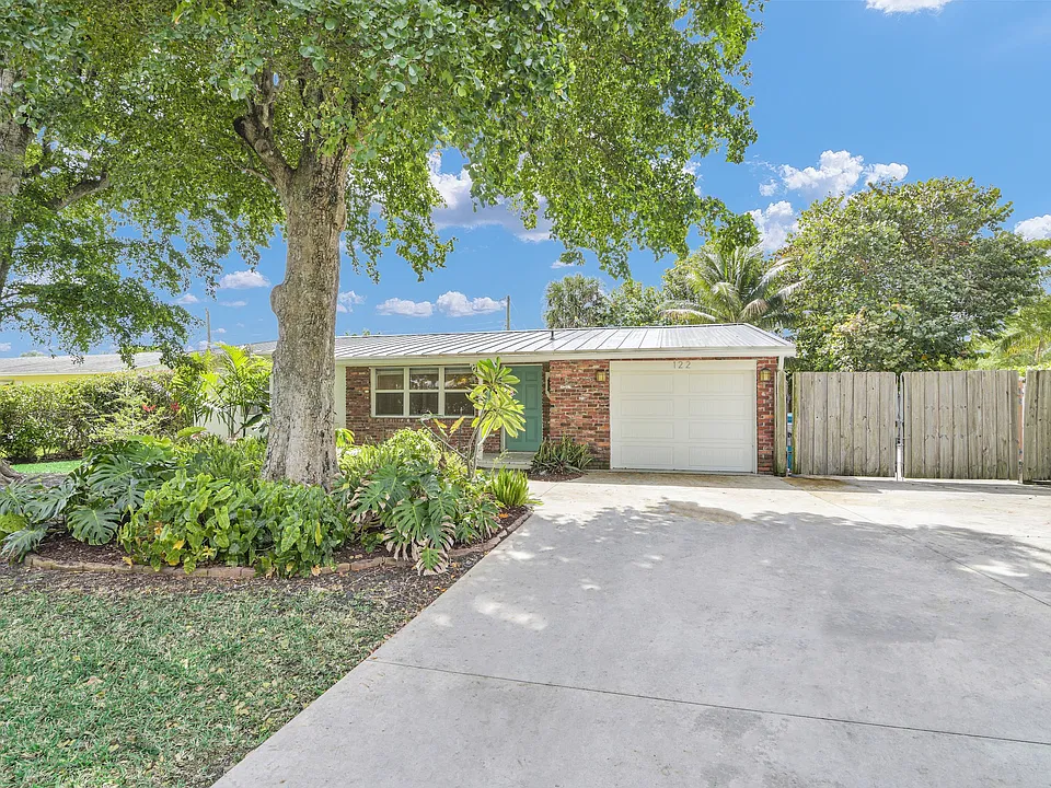 122 SE 27th Ct