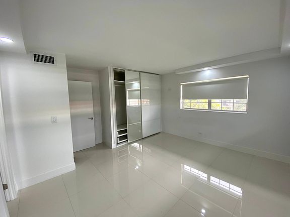 MASTER ROOM