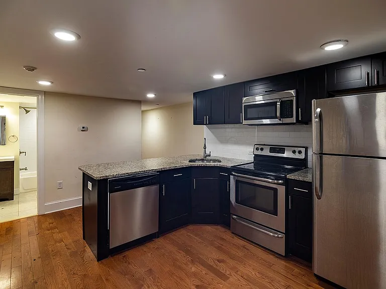 2027 Walnut St — Photo 5