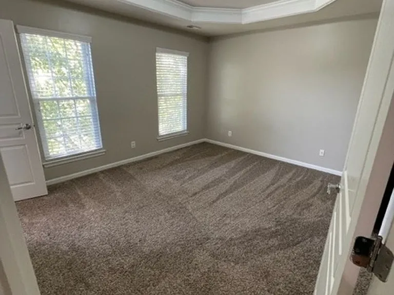 1054 Drayton Ct — Photo 10