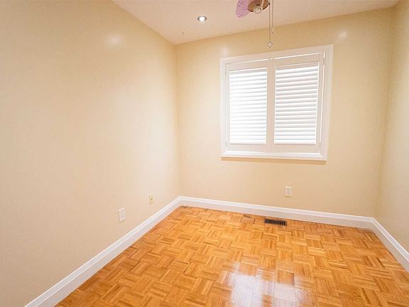 5th image of 19 Foxchase Ave #32
