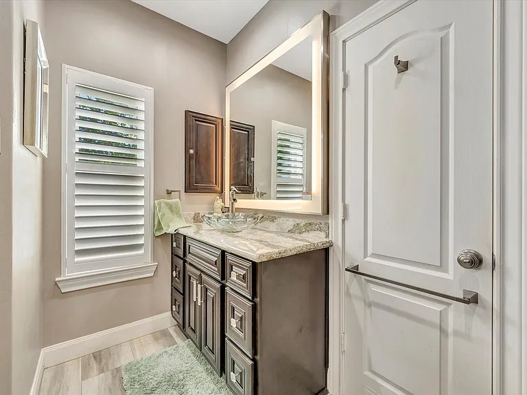 1639 Lakeside Enclave Dr — Photo 27