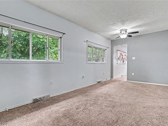 4th image of 955 Howe Rd