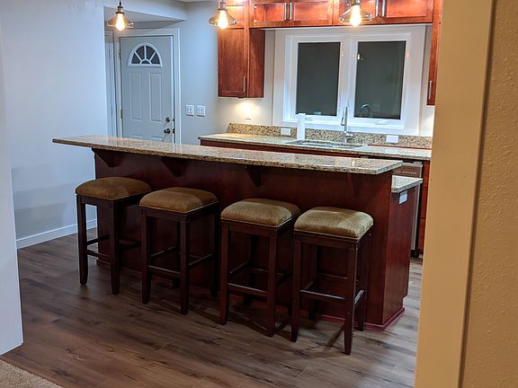 5th image of 642 1st Ave E
