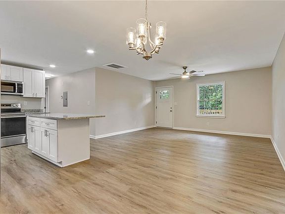 5th image of 4543 Clare Ln