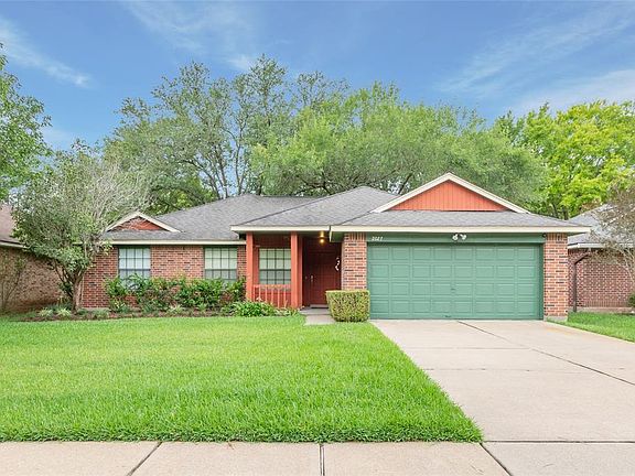 5th image of 2027 Victoria Garden Dr