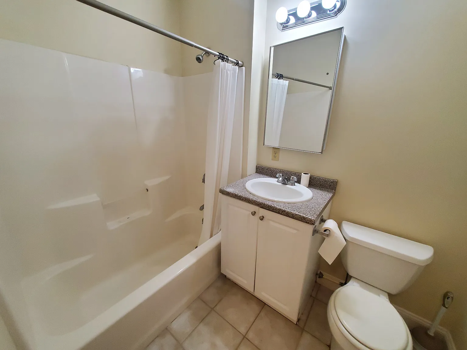 Studio, 300 sqft, $1,900 — Photo 4