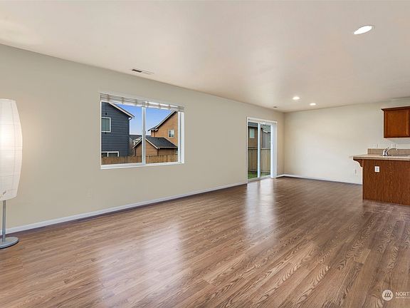 4th image of 18232 72nd Avenue E