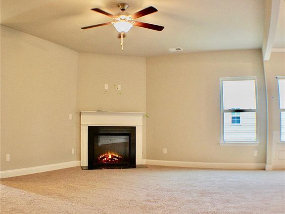 5th image of 430 Angela Ln