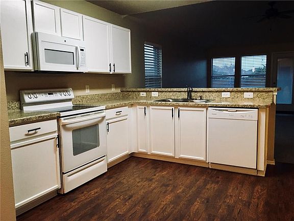 5th image of 9344 Goldenview Dr