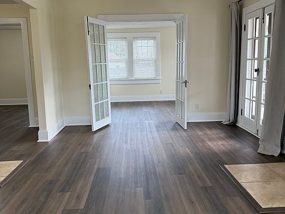 5th image of 301 W Dorothy Ln