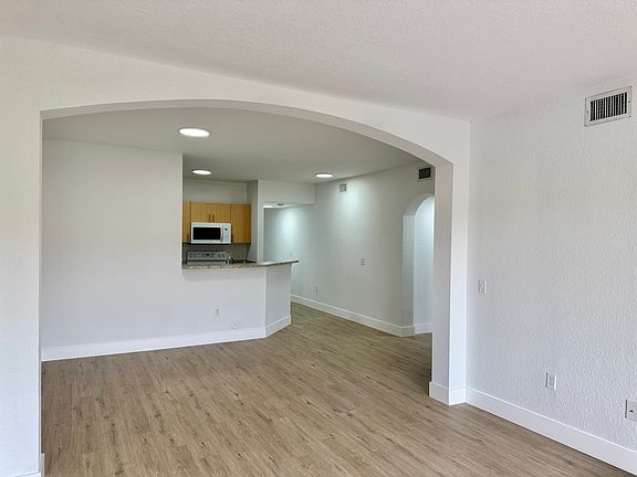 2nd image of 1903 Belmont Ln