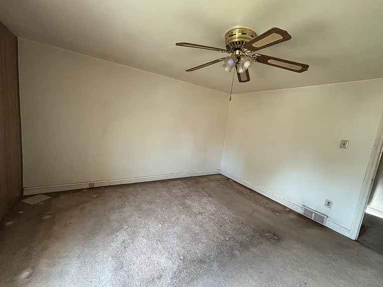1080 Stratford Rd — Photo 3