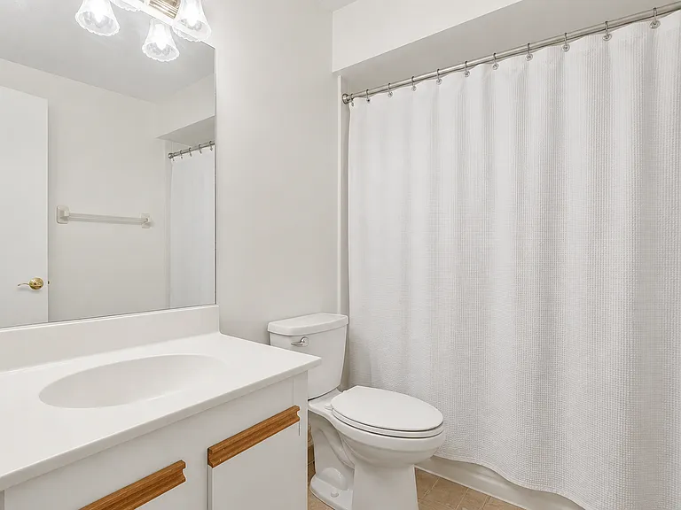 2593 S Park Ave — Photo 15