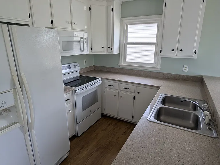 105 Yukon St — Photo 6