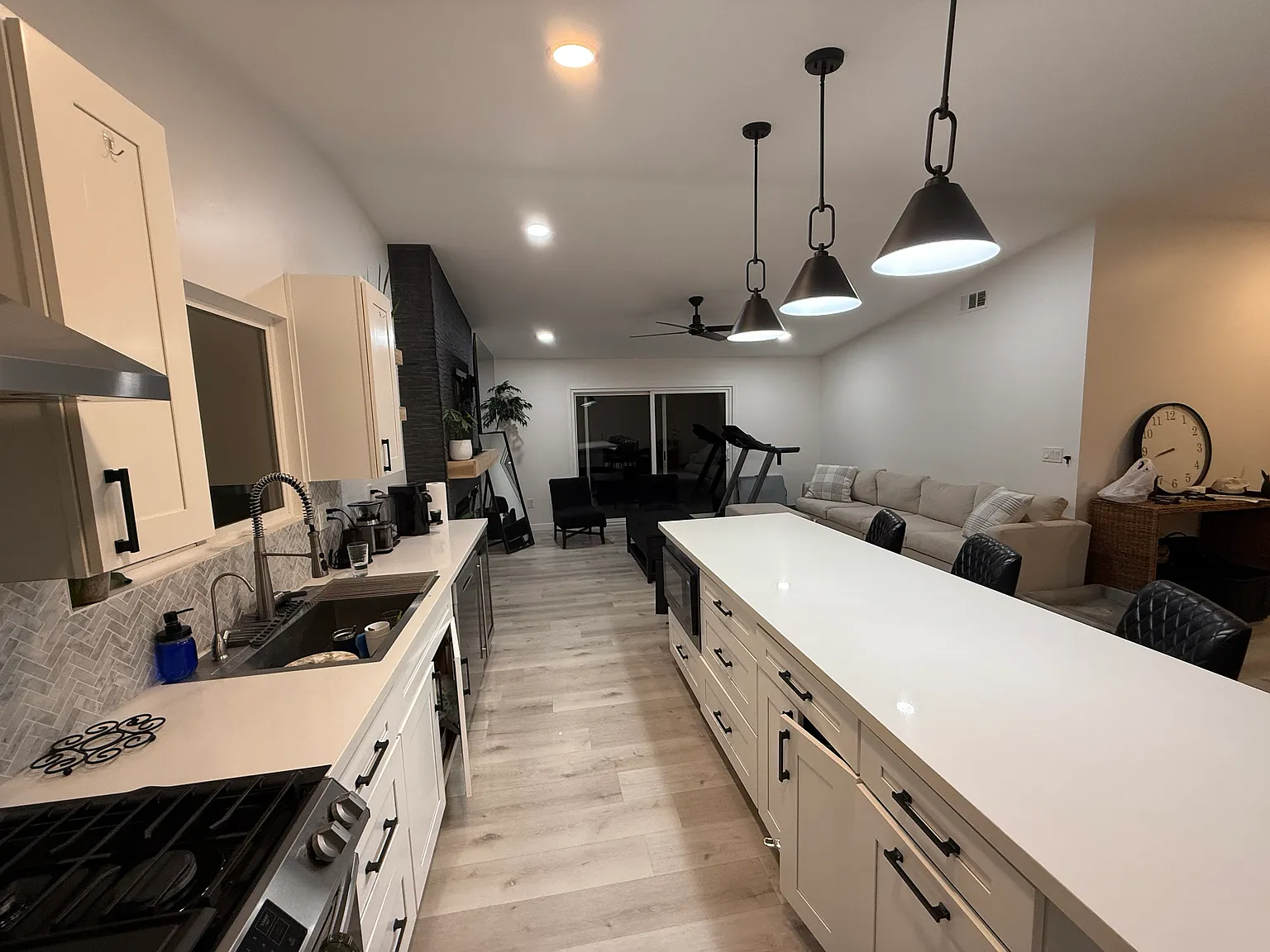 3 bed, 1440 sqft, $3,995 — Photo 4