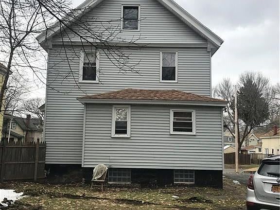 2nd image of 324 Douglas St