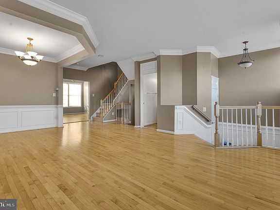 4th image of 21120 Angela Sq