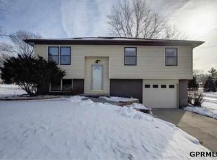1505 N 107th St, Omaha, NE 68114