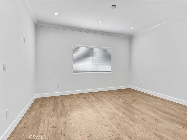 6711 Clybourn Ave — Photo 27