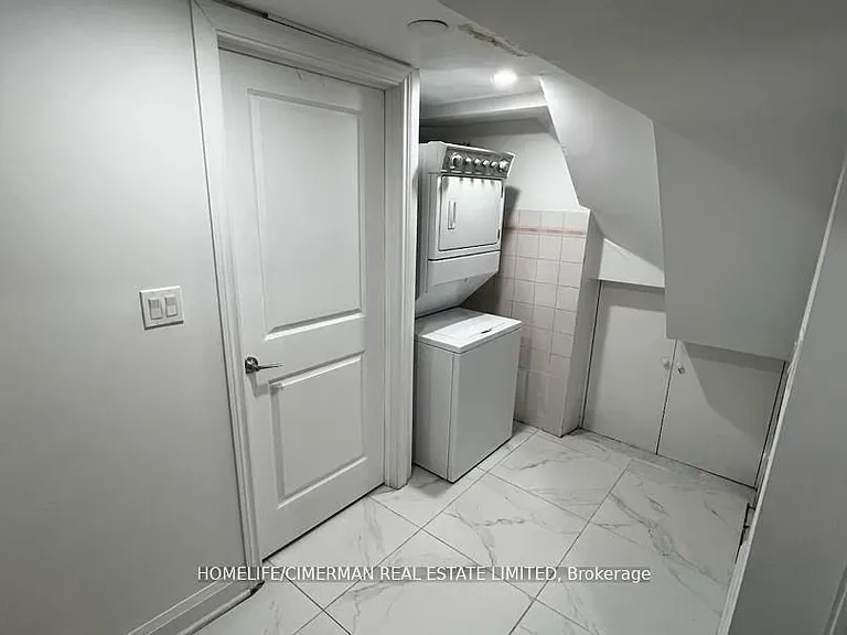 106 Holcolm Rd #BASEMENT — Photo 6