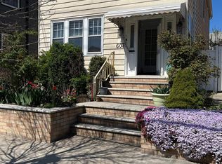 607 Avenue E, Bayonne, NJ 07002