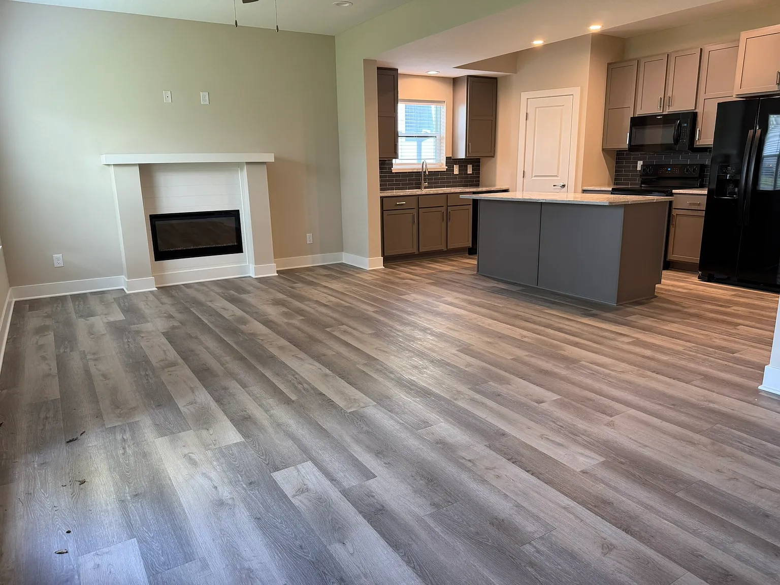3 bed, 2.5 bath, 1650 sqft, $2,395 — Photo 3