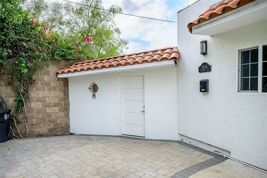 1 bed, 550 sqft, $2,300 — Photo 2