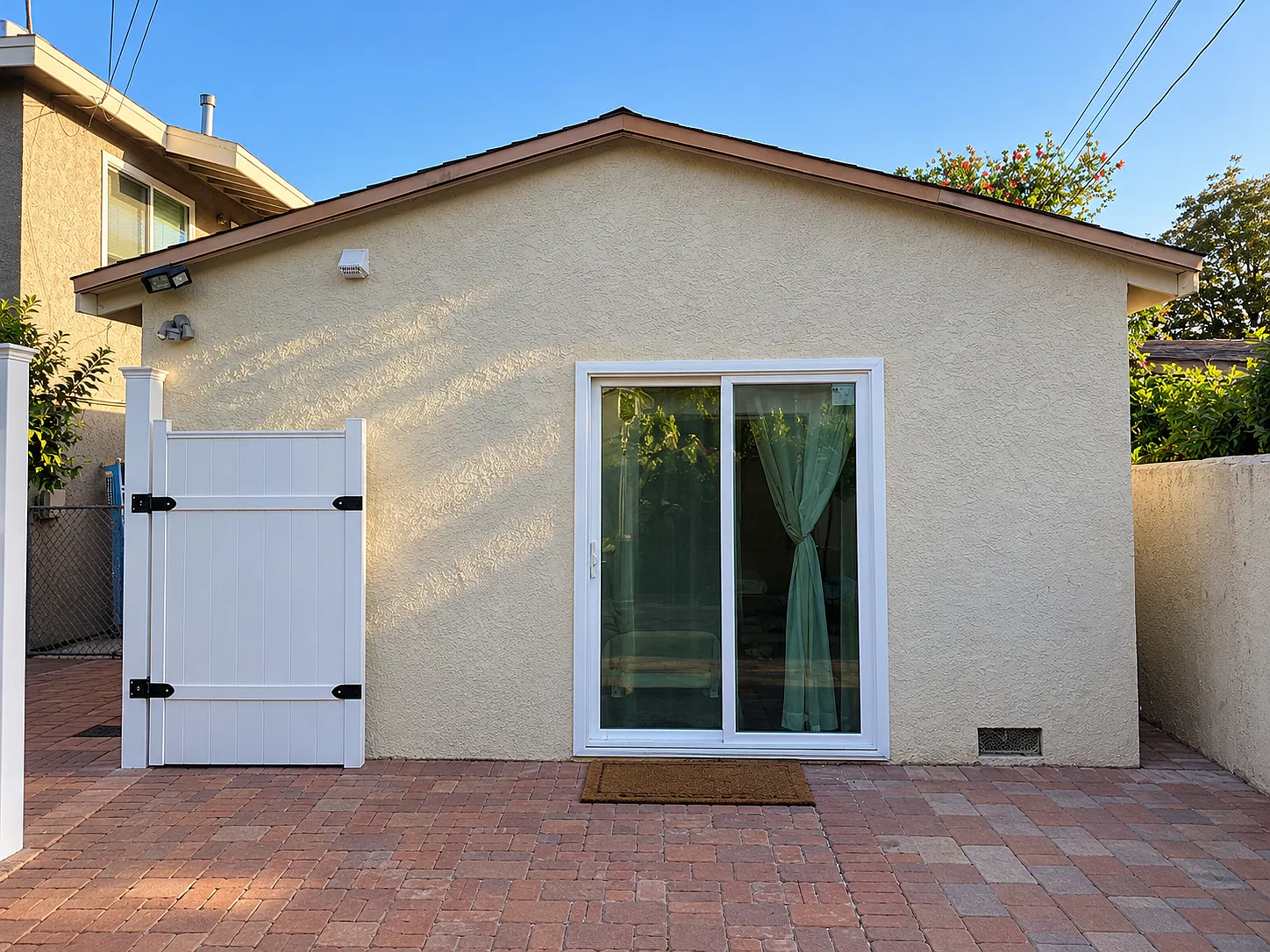 Studio, 2072 sqft, $1,500 — Photo 2