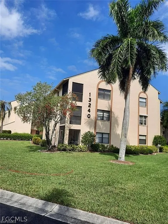 2 bed, 2.0 bath, 960 sqft, $3,000 — Photo 2