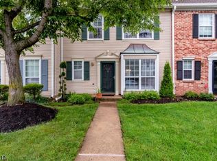 225 Lindsey Ct, Franklin Park, NJ 08823
