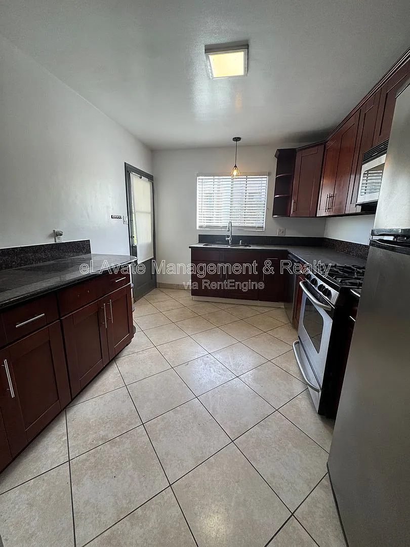 2 bed, 1.0 bath, 850 sqft, $2,395 — Photo 3