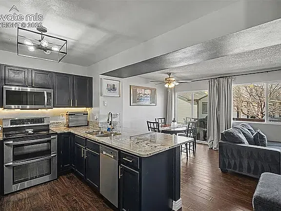 4 bed, 1673 sqft, $2,095 — Photo 3