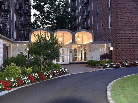 3rd image of 5444 Little Neck Pkwy APT 1W