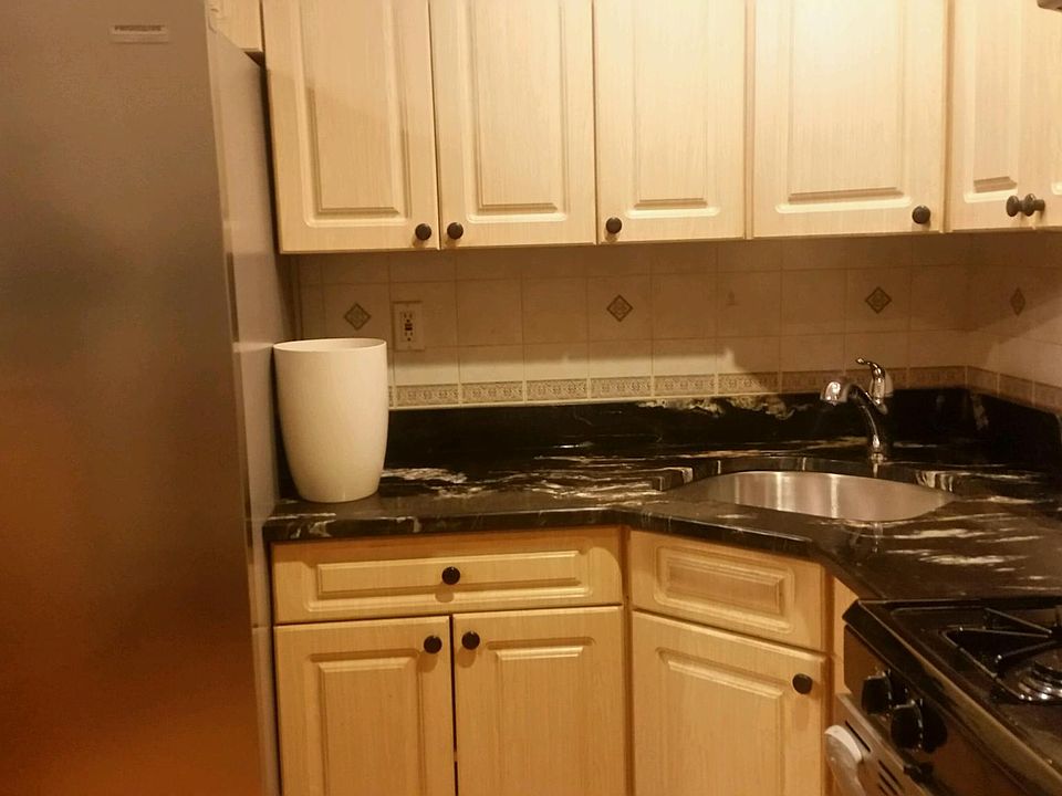 2nd image of 1 E 98th St