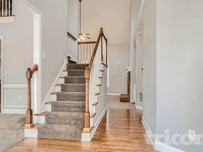 3587 Vern Way NE — Photo 4