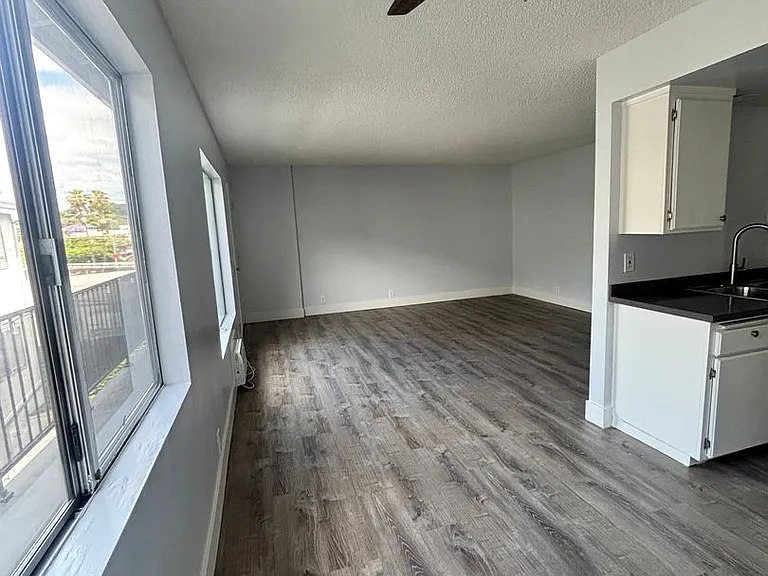 2649 Marengo St — Photo 35