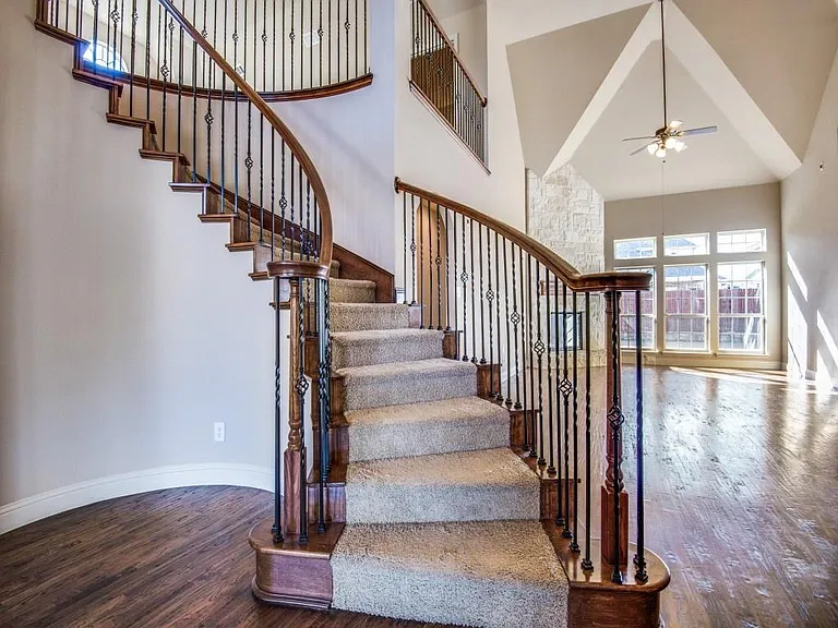 2150 Nocona Dr — Photo 2