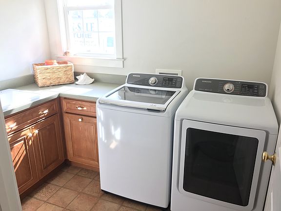 4th image of 471 Hatches Ave
