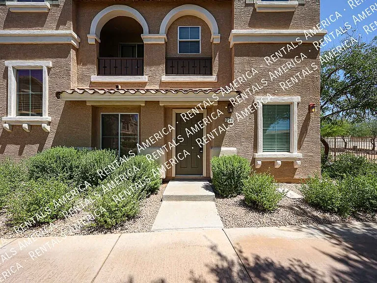 747 N Port Dr — Photo 4