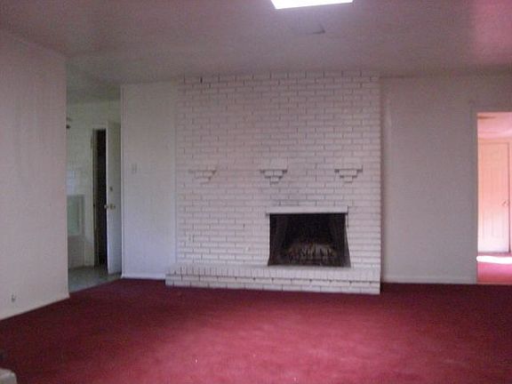 2nd image of 627 Cove Hollow Dr