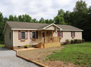 1 Bent Ln, Farmville, VA 23901