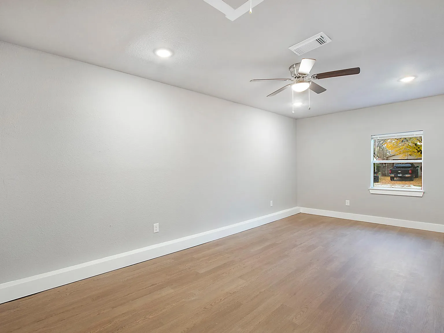 4 bed, 1750 sqft, $2,300 — Photo 4