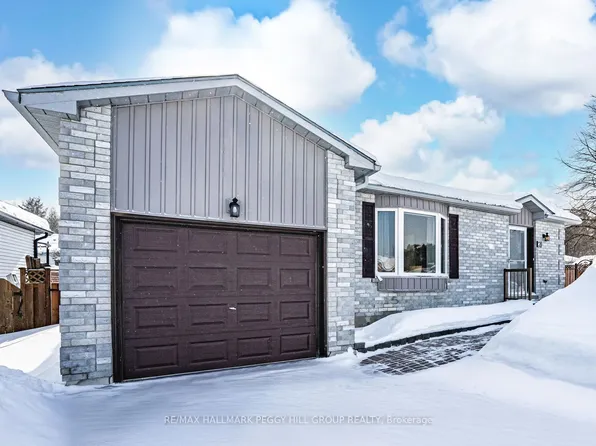 2 McQueen St, Essa, ON L0M 1B0