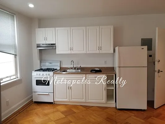 Rented by Metropolis International Realty Inc. | media 1