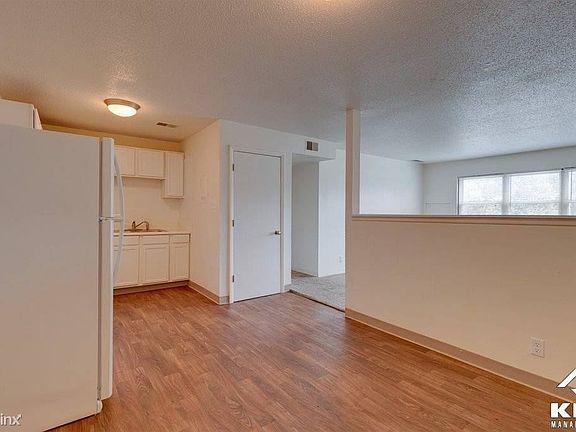 4th image of 1305 S High St #106