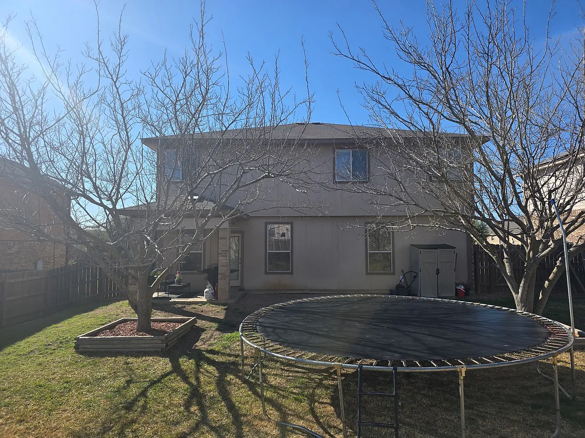 Building Photo - 2110 Isabelle Dr