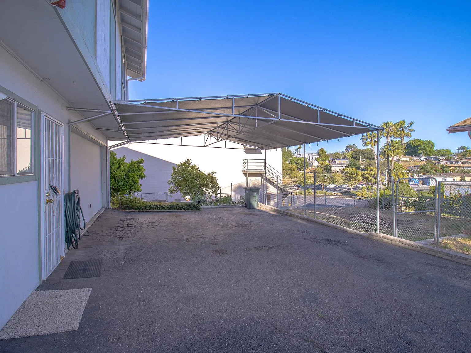 3 bed, 1300 sqft, $3,300 — Photo 2