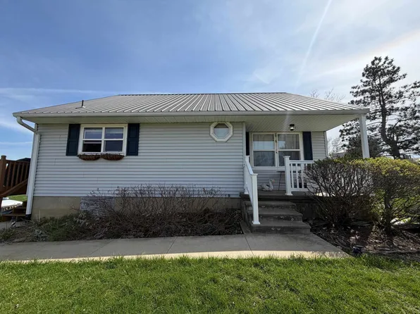 17191 208th St, Zwingle, IA 52079